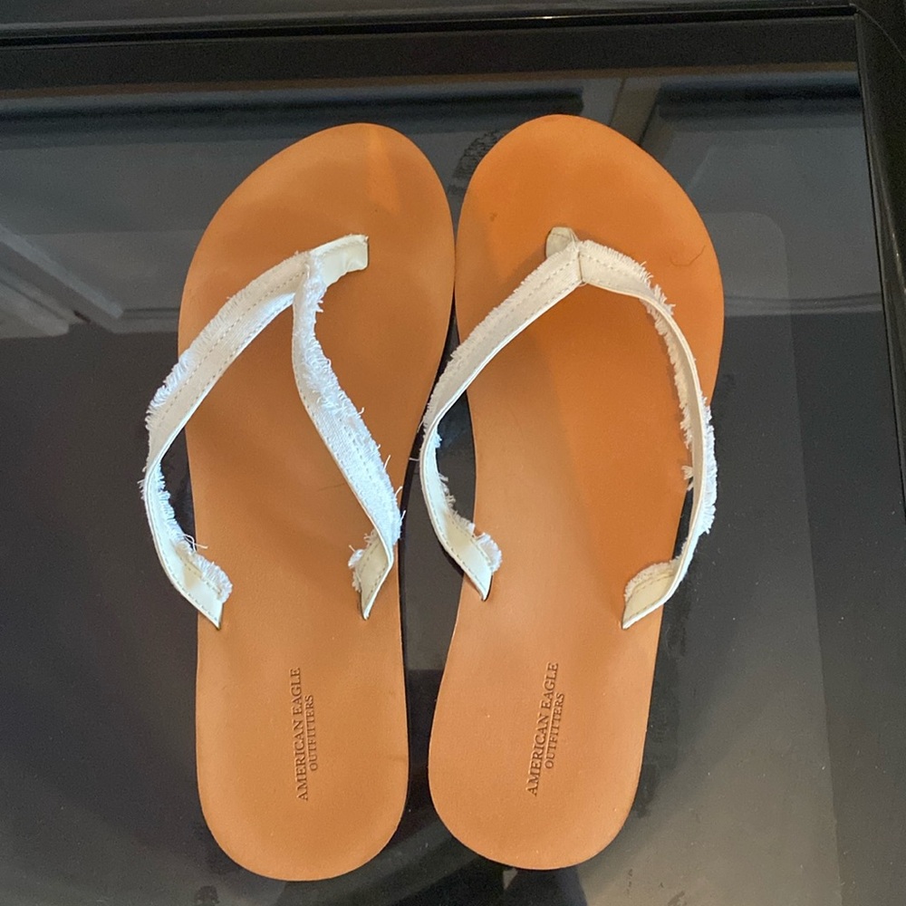 American Eagle flip flops size 10